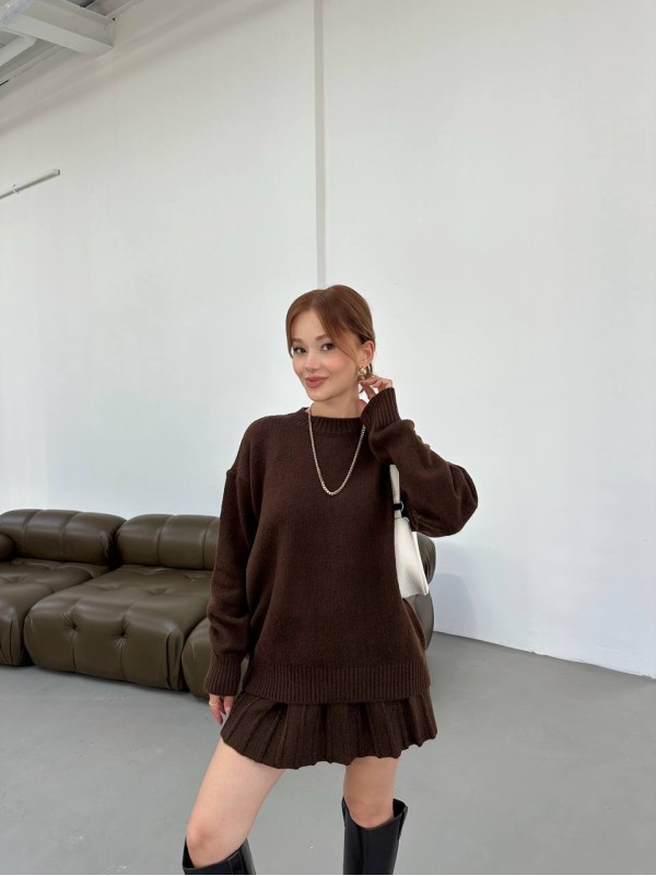 Жіночий теплий костюм 2-ка зі спідницею коричневого кольору 35268