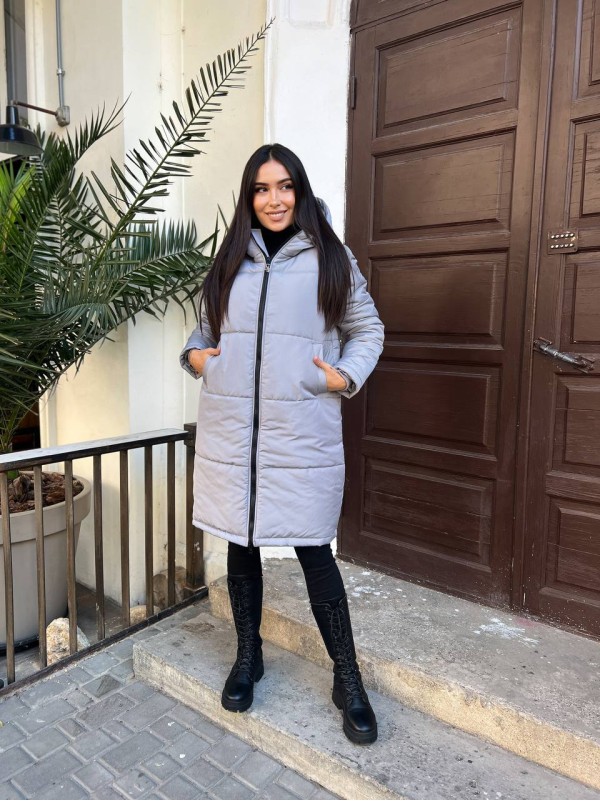 Жіноча базова куртка з капюшоном сiрого кольору 35272