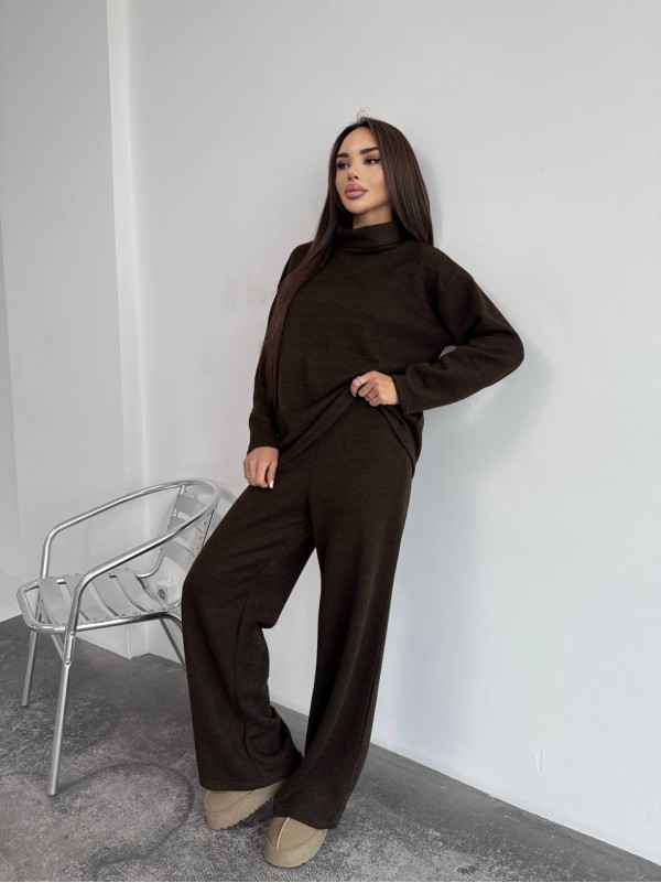 Базовий жiночий костюм з ангори коричневого кольору 35284