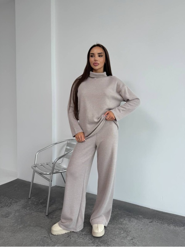 Базовий жiночий костюм з ангори бежевого кольору 35285