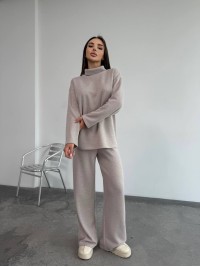 Базовий жiночий костюм з ангори бежевого кольору 35285