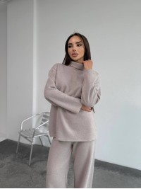 Базовий жiночий костюм з ангори бежевого кольору 35285