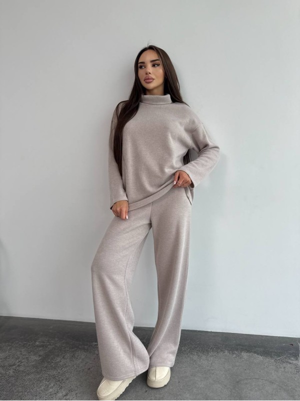 Базовий жiночий костюм з ангори бежевого кольору 35285