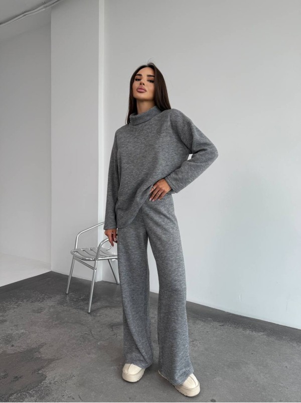 Базовий жiночий костюм з ангори сiрого кольору 35286