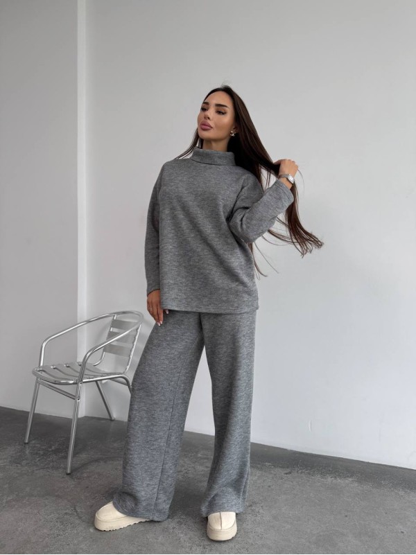 Базовий жiночий костюм з ангори сiрого кольору 35286