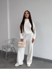 Базовий жiночий костюм з ангори молочного кольору 35287