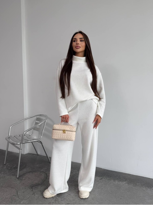 Базовий жiночий костюм з ангори молочного кольору 35287
