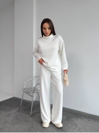 Базовий жiночий костюм з ангори молочного кольору 35287