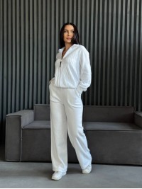 Базовий жiночий костюм на змiйцi молочного кольору 35288