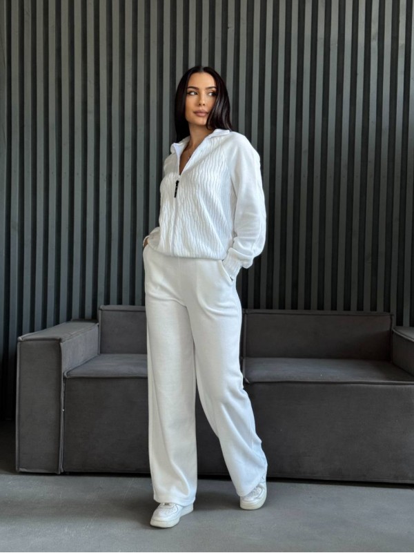 Базовий жiночий костюм на змiйцi молочного кольору 35288