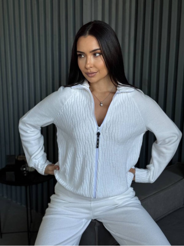 Базовий жiночий костюм на змiйцi молочного кольору 35288