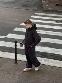 Жіночий теплий костюм з флісу графiтового кольору 35289