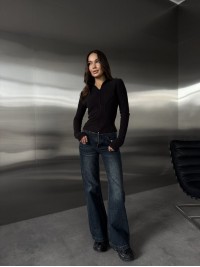 Жіночий лонгслів на змiйцi чорного кольору 35300