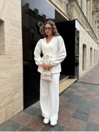 Класичний жiночий костюм з ангори молочного кольору 35301