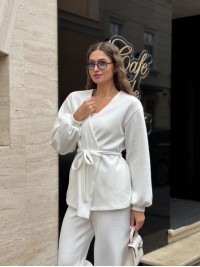 Класичний жiночий костюм з ангори молочного кольору 35301