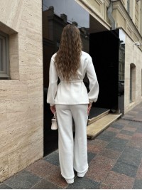 Класичний жiночий костюм з ангори молочного кольору 35301