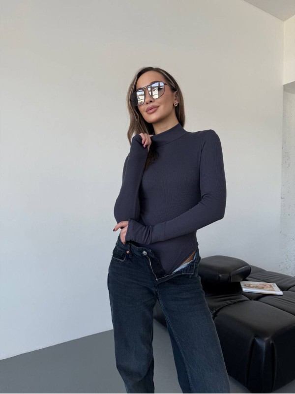 Базовий однотонний боді на флiсi графiтового кольору 35312