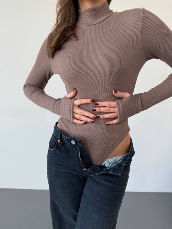 Базовий однотонний боді на флiсi кавового кольору 35314