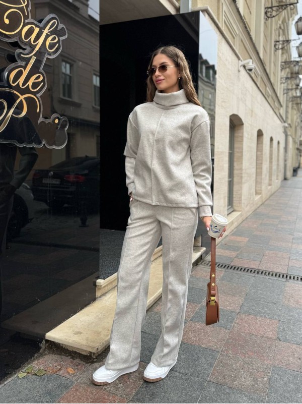 Базовий жiночий костюм з ангори сiрого кольору 35315