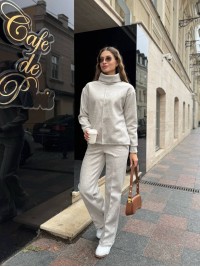 Базовий жiночий костюм з ангори сiрого кольору 35315