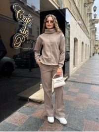 Базовий жiночий костюм з ангори бежевого кольору 35318