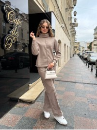 Базовий жiночий костюм з ангори бежевого кольору 35318