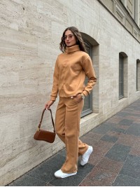 Базовий жiночий костюм з ангори свiтло-коричневого кольору 35319