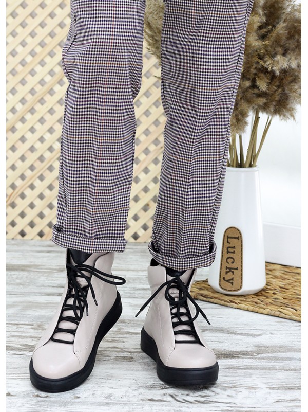 Жіночі шкіряні черевики на шнурівці (байка) бежевого кольору 35321