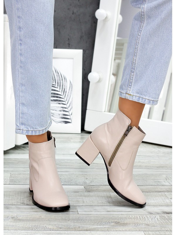 Жіночі шкіряні черевики на каблуку (байка) бежевого кольору 35324