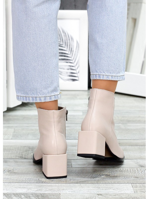 Жіночі шкіряні черевики на каблуку (байка) бежевого кольору 35324