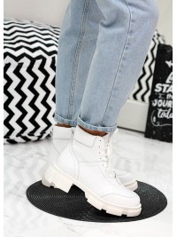 Жіночі шкіряні черевики на шнурівці (байка) білого кольору 35332