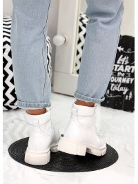 Жіночі шкіряні черевики на шнурівці (байка) білого кольору 35332