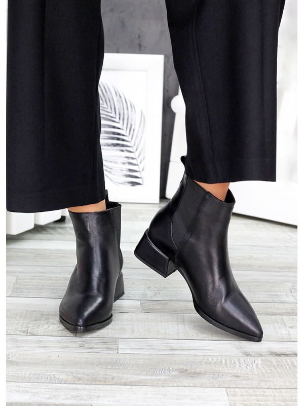 Жіночі шкіряні черевики на каблуку чорного кольору 35333
