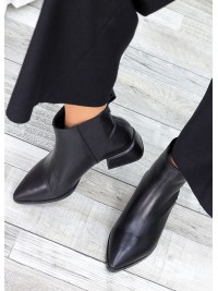 Жіночі шкіряні черевики на каблуку чорного кольору 35333