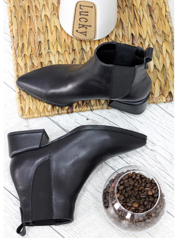 Жіночі шкіряні черевики на каблуку чорного кольору 35333