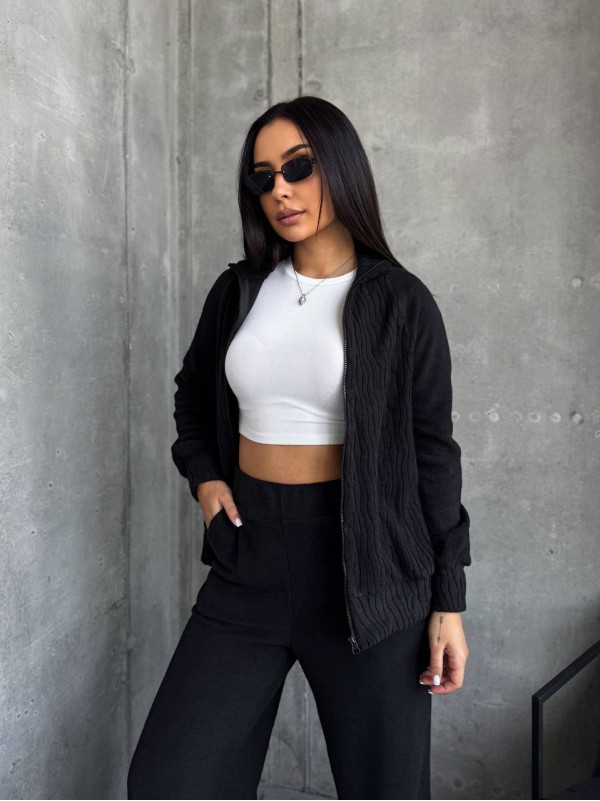 Базовий жiночий костюм на змiйцi чорного кольору 35370