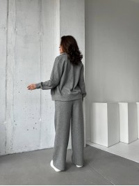 Базовий жiночий костюм на змiйцi сiрого кольору 35372