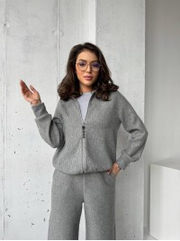 Базовий жiночий костюм на змiйцi сiрого кольору 35372