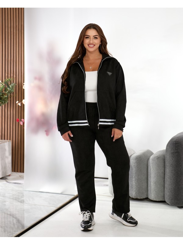 Жiночий прогулянковий костюм iз замшу чорного кольору 35379