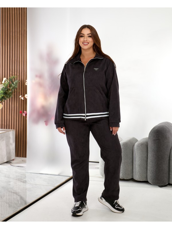 Жiночий прогулянковий костюм iз замшу графiтового кольору 35382