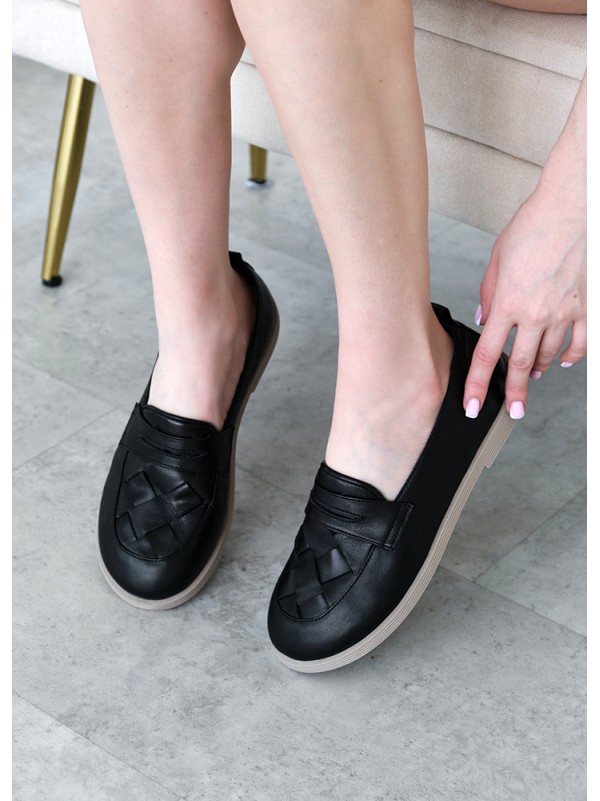 Жіночі шкіряні туфлі чорного кольору 35388