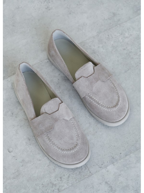 Жіночі туфлі з натуральної замші сірого кольору 35390