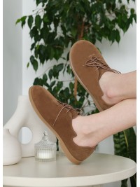 Жіночі туфлі на шнурівці з натуральної замші коричневого кольору 35395