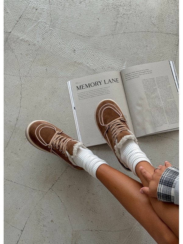 Жіночі замшеві зимові кросівки (хутро) коричневого кольору 35396