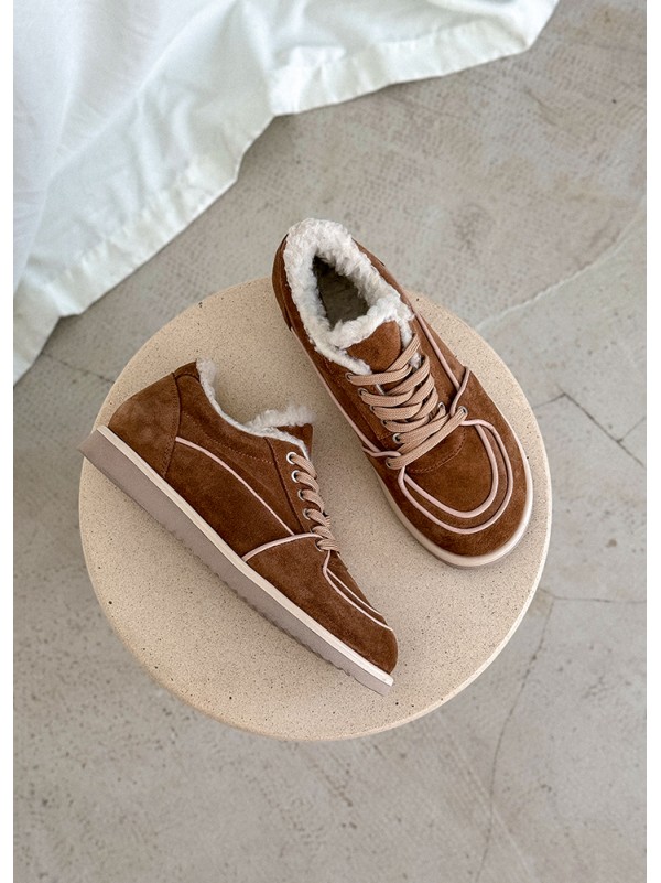 Жіночі замшеві зимові кросівки (хутро) коричневого кольору 35396