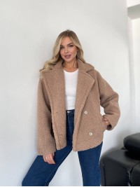 Жіноча коротка шуба-куртка з букле бежевого кольору 35403
