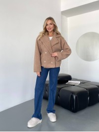 Жіноча коротка шуба-куртка з букле бежевого кольору 35403