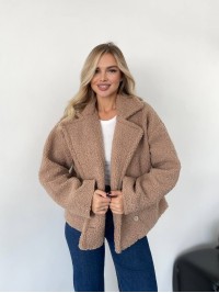 Жіноча коротка шуба-куртка з букле бежевого кольору 35403