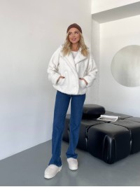 Жіноча коротка шуба-куртка з букле молочного кольору 35404
