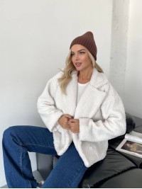 Жіноча коротка шуба-куртка з букле молочного кольору 35404